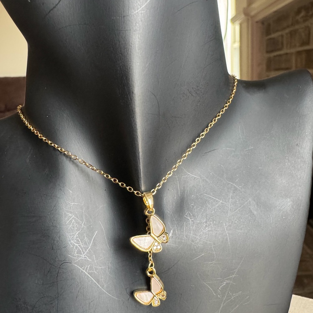 Elegant Gold Butterfly Pendant Necklace